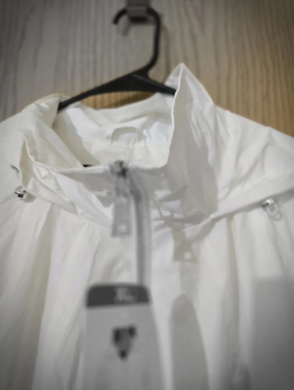 Nwt. Vince Camuto White Lightweight Hooded Trench Coat